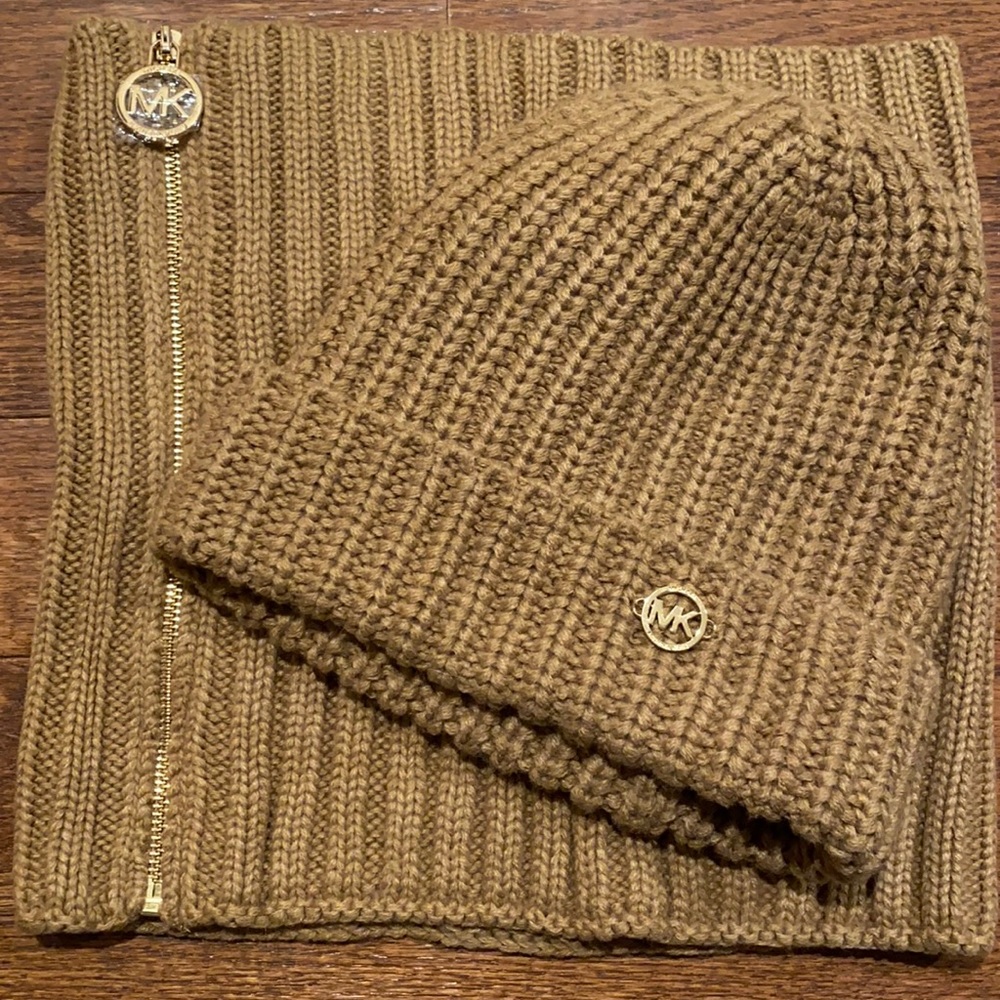 Michael Kors Scarf & hat set
